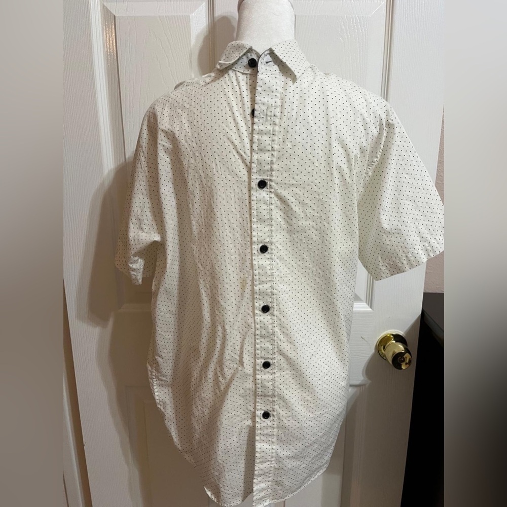 (D) Beverly Hill Polo Club short sleeve button down shirt